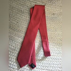 Hugo Boss 100% Silk Made‎ In Italy Red Textured Tie
